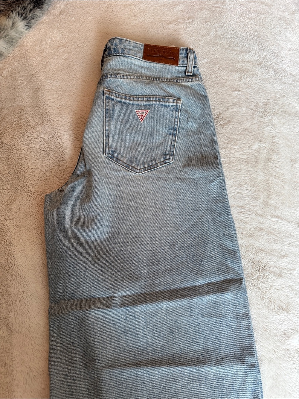 GUESS Women’s Light Blue Straight Denim Jeans